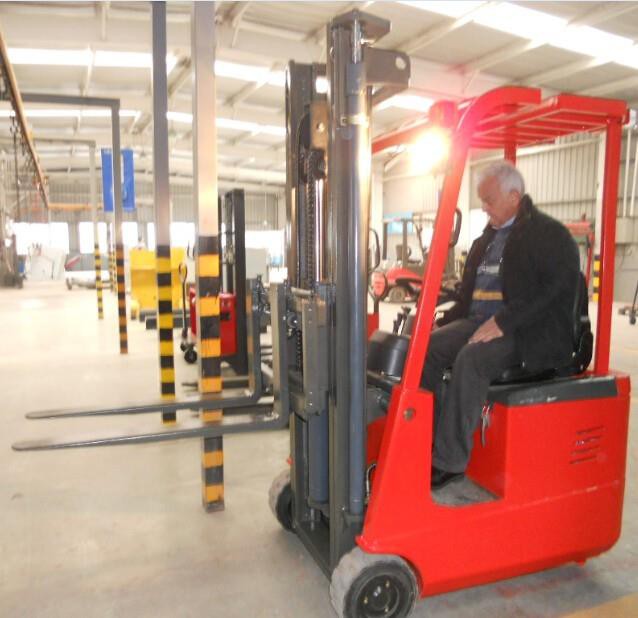 3 Wheel Electric Forklift With cab