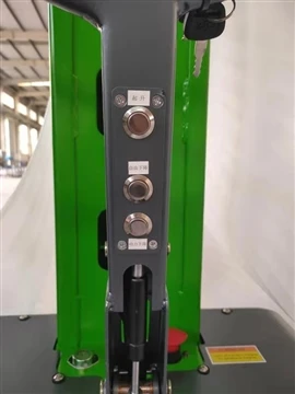 Mitkä ovat manuaalisen hydraulisen trukin ominaisuudet?